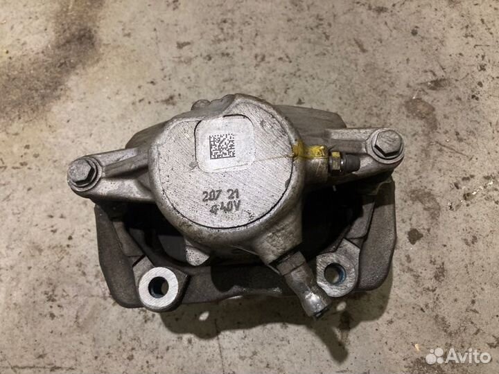 Суппорт передний левый Mercedes-Benz E-Class C207