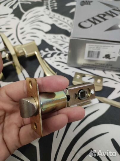 Дверная ручка с замком новая