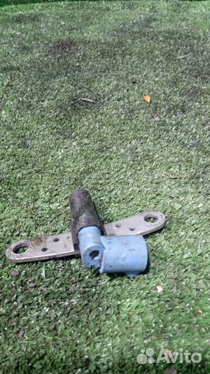 Датчик положения коленвала Renault Logan