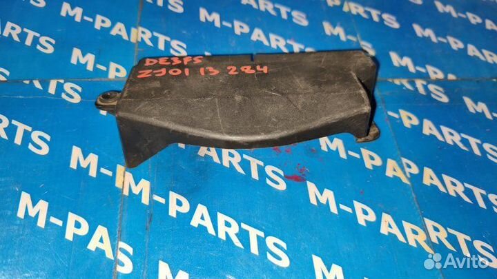 Пластиковая крышка на двс Mazda Demio DE3FS zjve