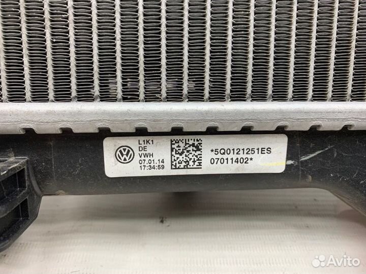 Радиатор охлаждения двигателя передний Volkswagen