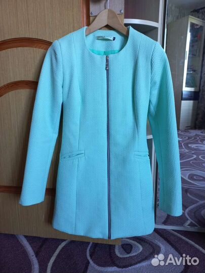 Удлинённый жакет мятного цвета 40-42 размер