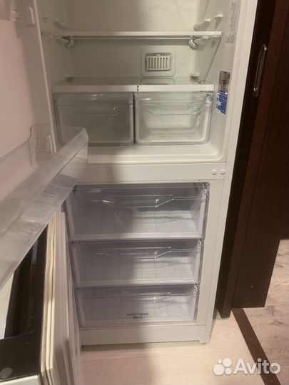 Холодильник бу indesit DF5200W