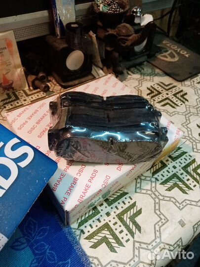 Продам тормозные колодки новые