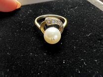 Золотое кольцо с бриллиантами и жемчугом
