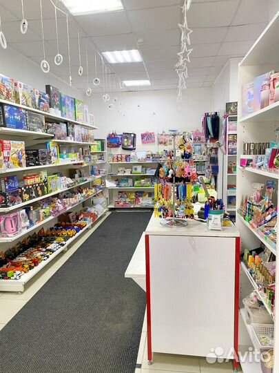 Детский магазин игрушек и одежды