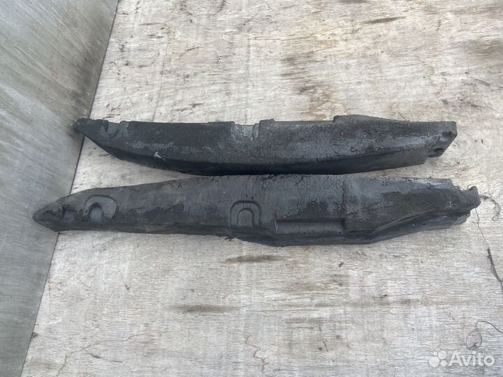 Уплотнитель переднего крыла VW Passat B6