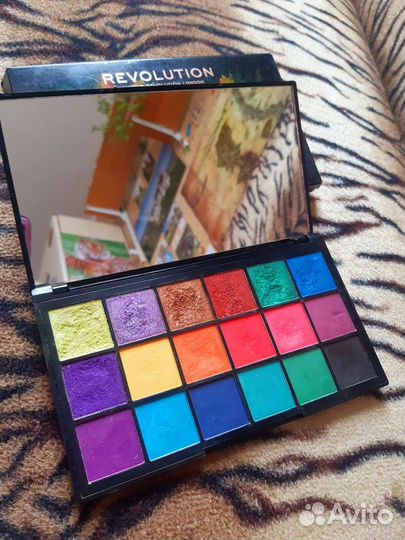 Летняя палетка теней Revolution Tropical Carnival