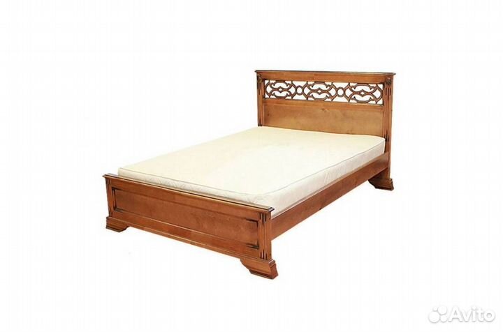 Кровать из массива