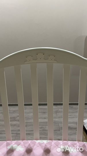 Детская кроватка с продольным маятником