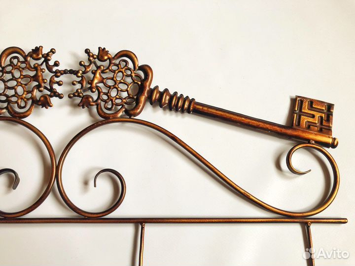 Вешалка настенная новая металлическая