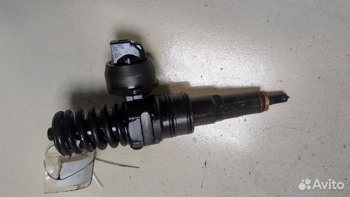 Форсунка топливная Volkswagen Jetta 5
