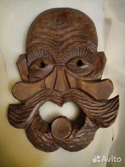 Маска из деревп
