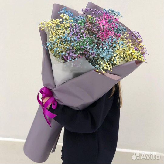 Яркий букет-гигант радужной гипсофилы