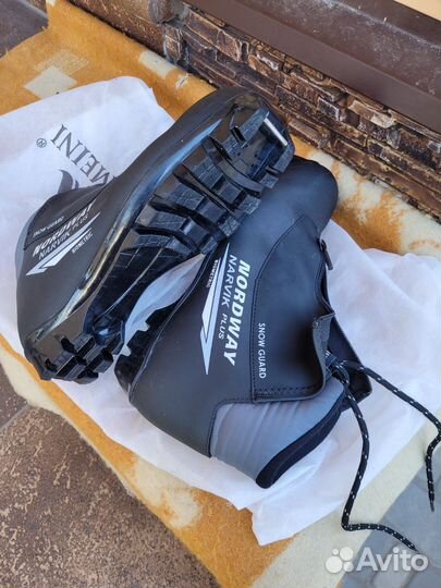 Лыжные ботинки