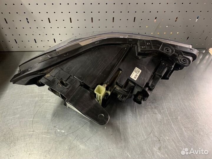 Фара светодиодная передняя левая Genesis G70 седан