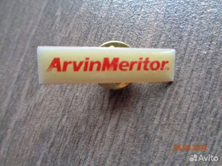Значок с лотипом Аrvin Meritor новый
