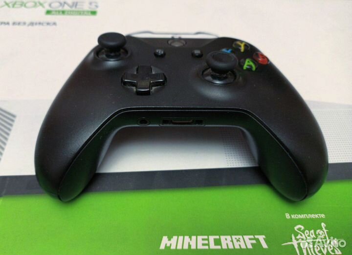 Xbox one s 1tb 2 геймпада