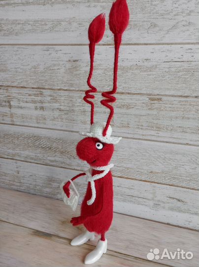 Вязаная игрушка Красотка Таракашка