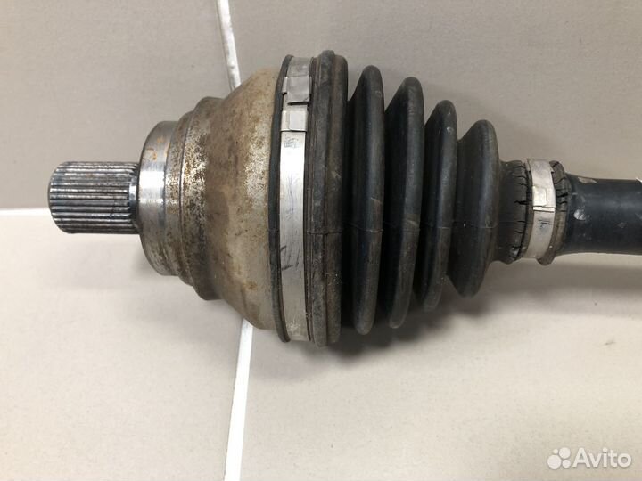 Привод полуось передняя левая VW Passat B7 2011-15