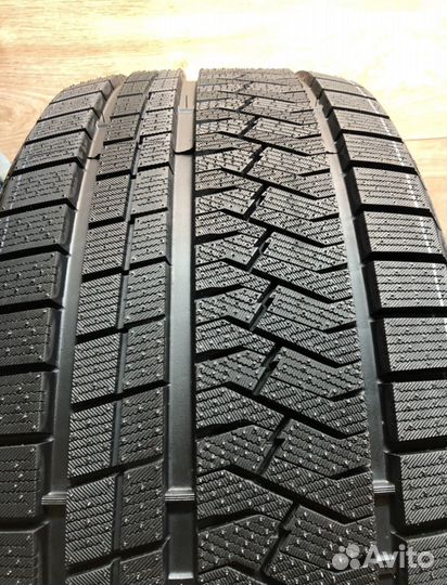 Triangle Snowlink TWT02 275/45 R20