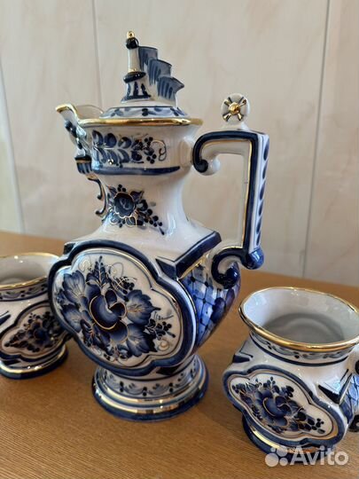 Кувшин и две чашки Гжель