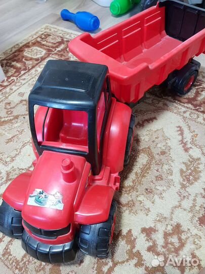 Трактор игрушка большая