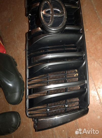 Решетка радиатора toyota land cruiser 150 prado