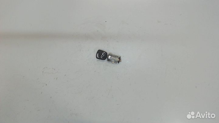 Личинка замка Ford Mondeo 3, 2001