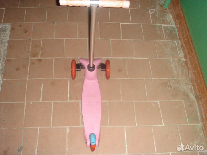 Трех колесный детский самокат