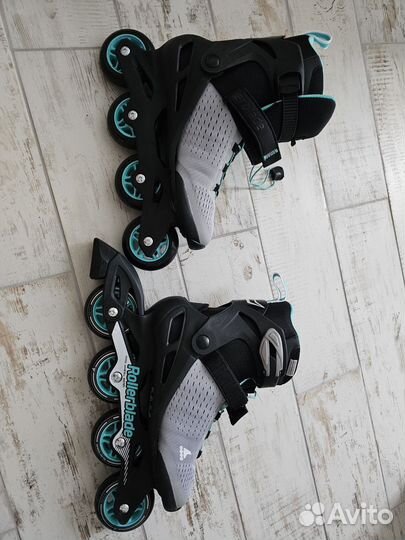 Роликовые коньки