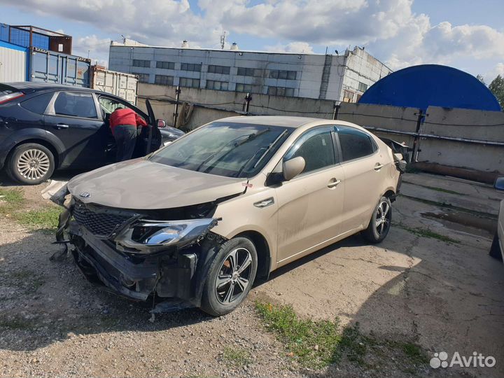 Kia rio 3 битый 2015г 1.4 МКПП