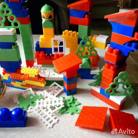 Lego duplo 4 набора и машина с конструктором