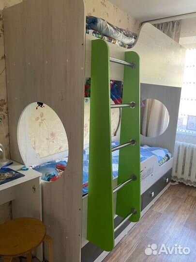 Двухъярусная кровать