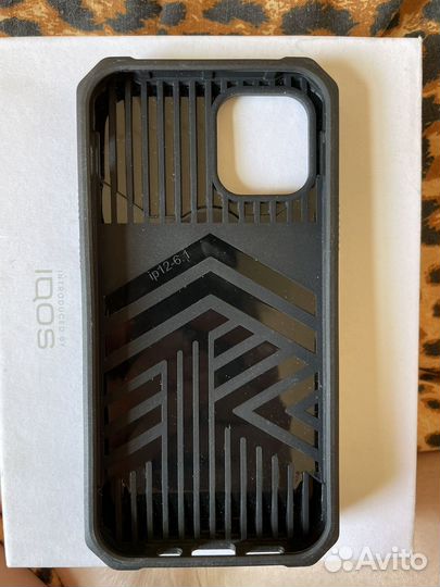 Чехол противоударный на iPhone 12