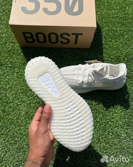 Kpоссовки Adidas Yeezy Boost 350 V2 Bone