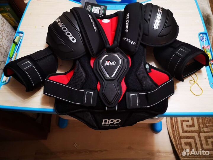 Нагрудник хоккейный Sher-wood rekker M90