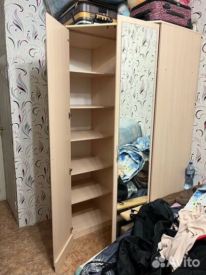 Угловой шкаф с зеркалом