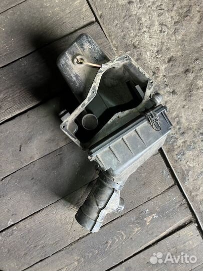 Корпус воздушного фильтра Audi 100 с3 44-й кузов