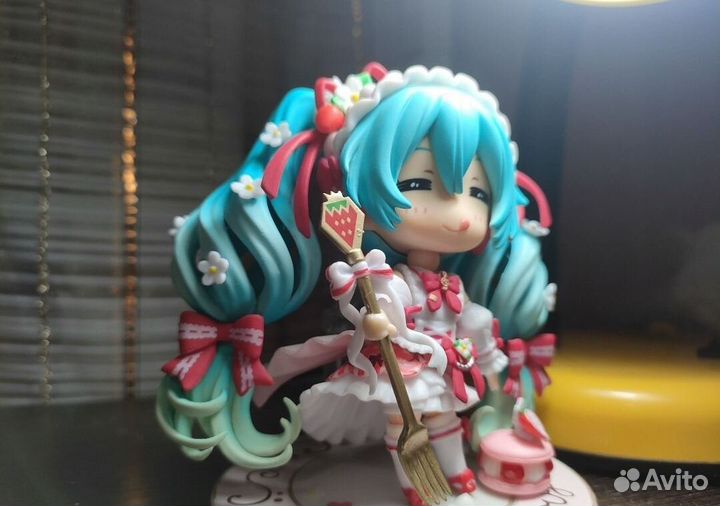 Аниме фигурка мику