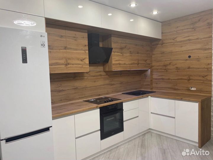 Кухня на заказ с подсветкой