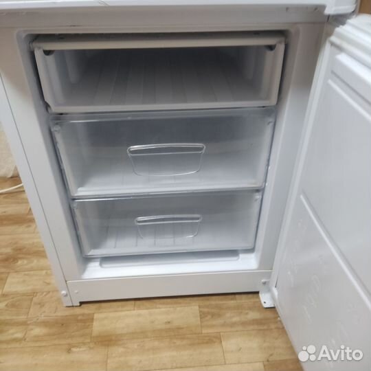 Холодильник indesit