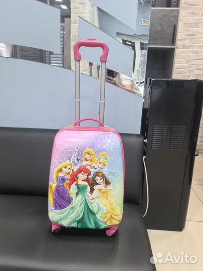 Детский чемодан на колесиках для девочки