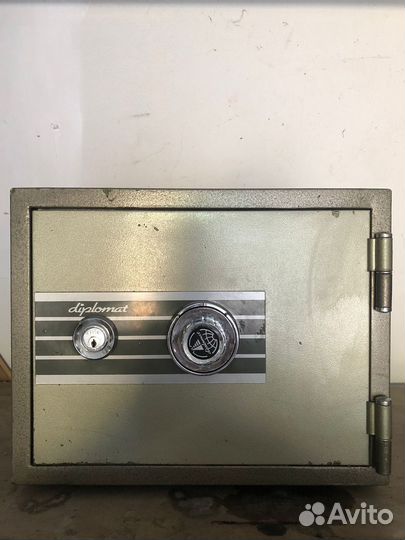 Сейф для денег и документов diplomat