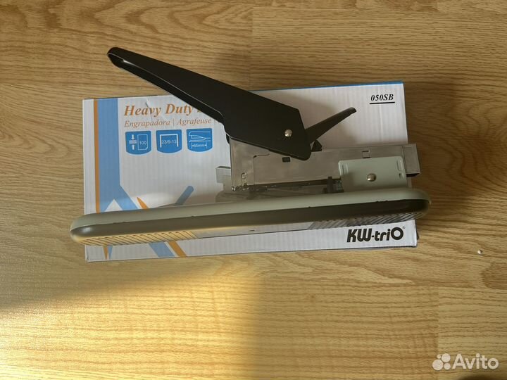 Степлер настольный