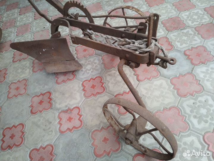 Раритет конский плуг, окучник кованные