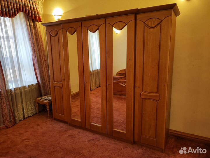 Польский спальный гарнитур из дерева