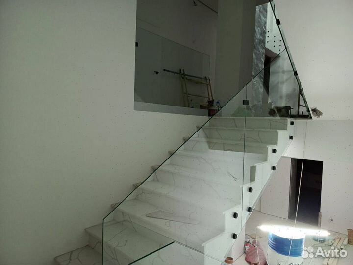 Лестничные ограждения из стекла Перила