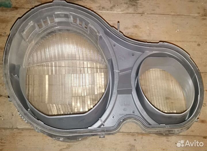 Стекло фары левое Mercedes W210