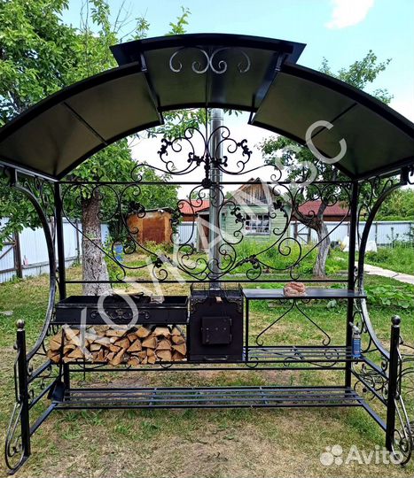 Мангал с крышей